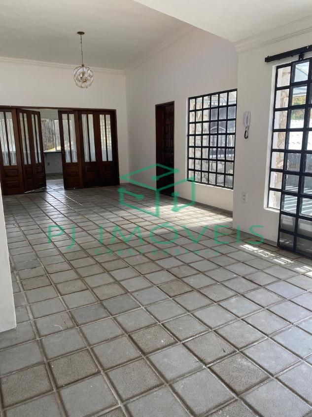 Casa à venda com 3 quartos, 460m² - Foto 2