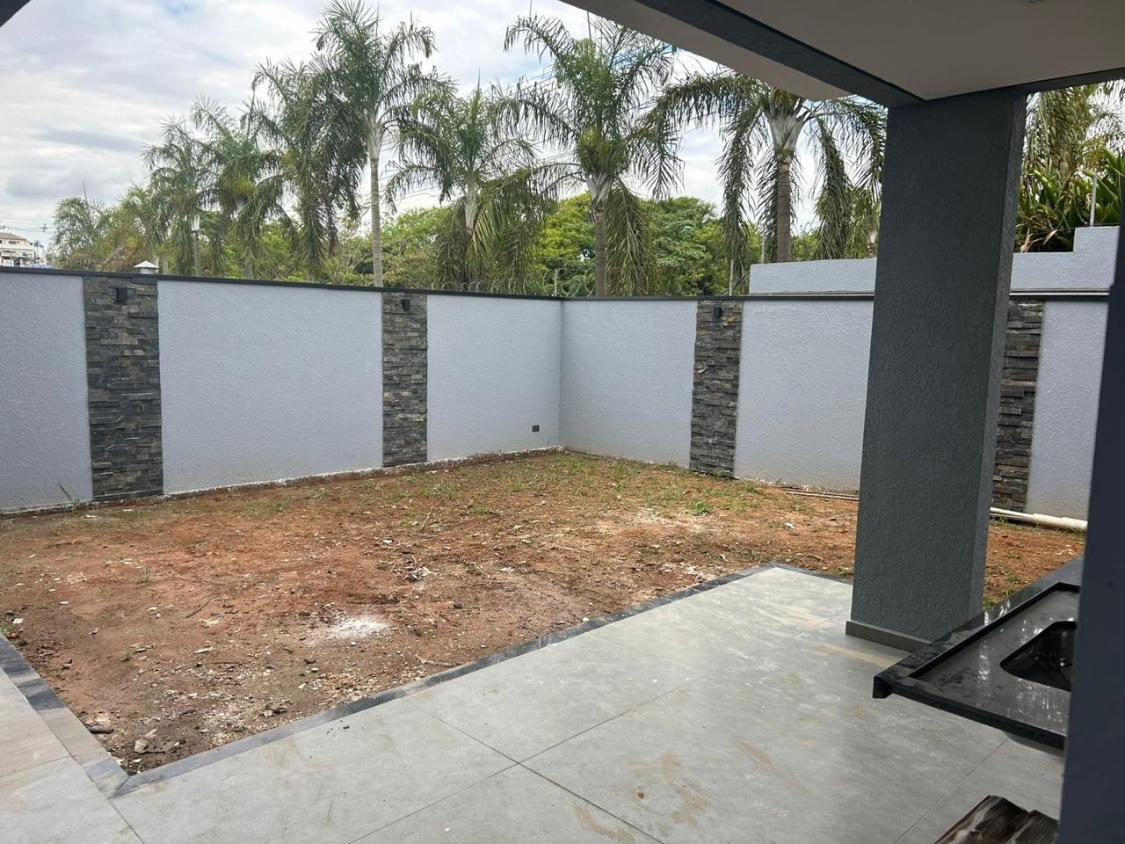 Casa de Condomínio à venda com 3 quartos, 212m² - Foto 4