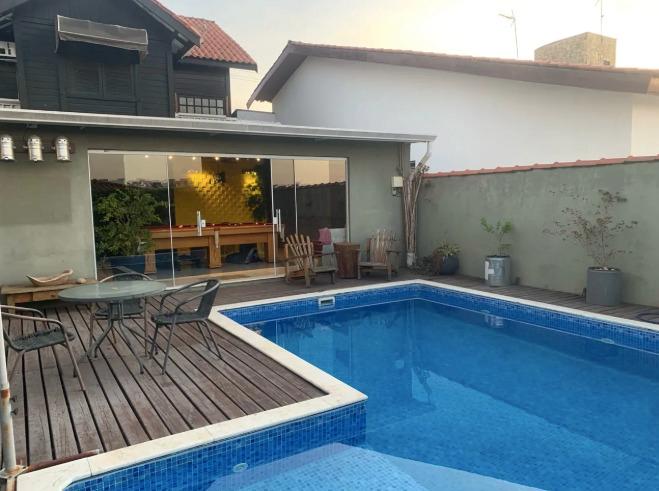 Casa de Condomínio à venda com 3 quartos, 270m² - Foto 1