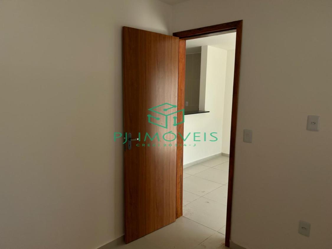 Casa à venda com 2 quartos, 45m² - Foto 13