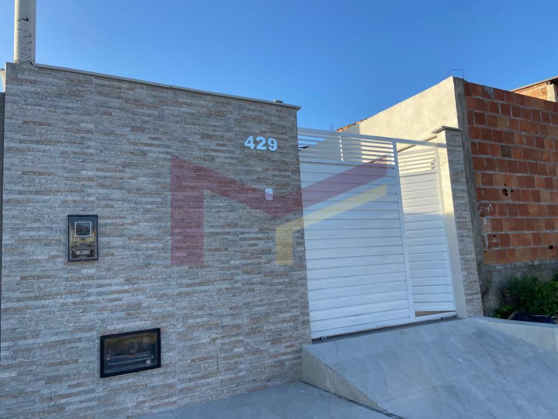 Casa à venda com 2 quartos, 57m² - Foto 1