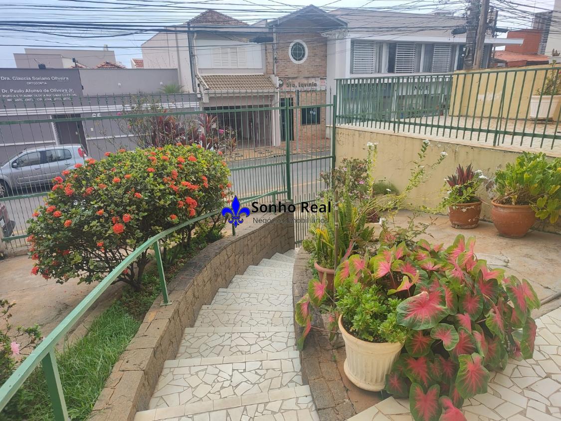 Casa à venda com 3 quartos, 174m² - Foto 1