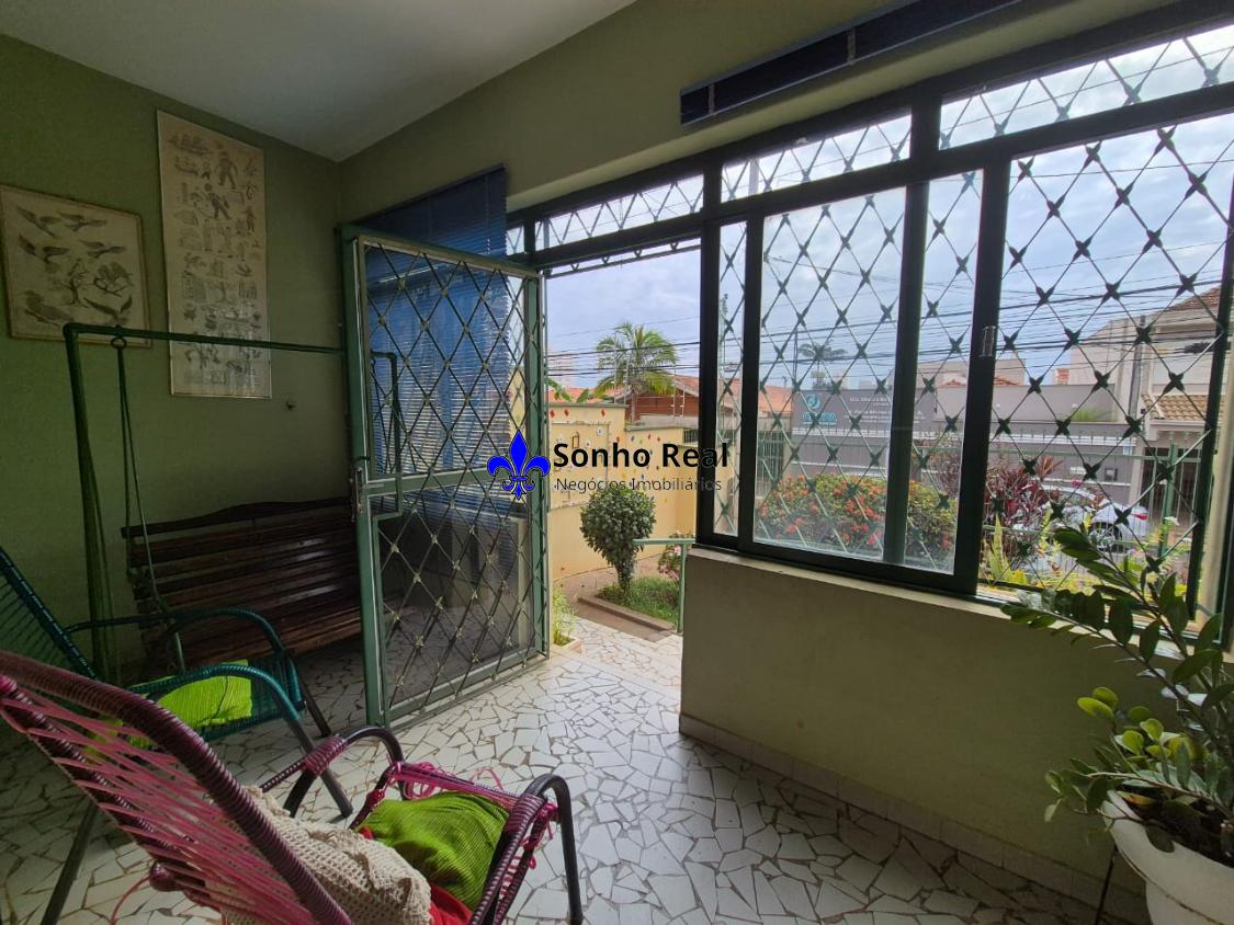 Casa à venda com 3 quartos, 174m² - Foto 2