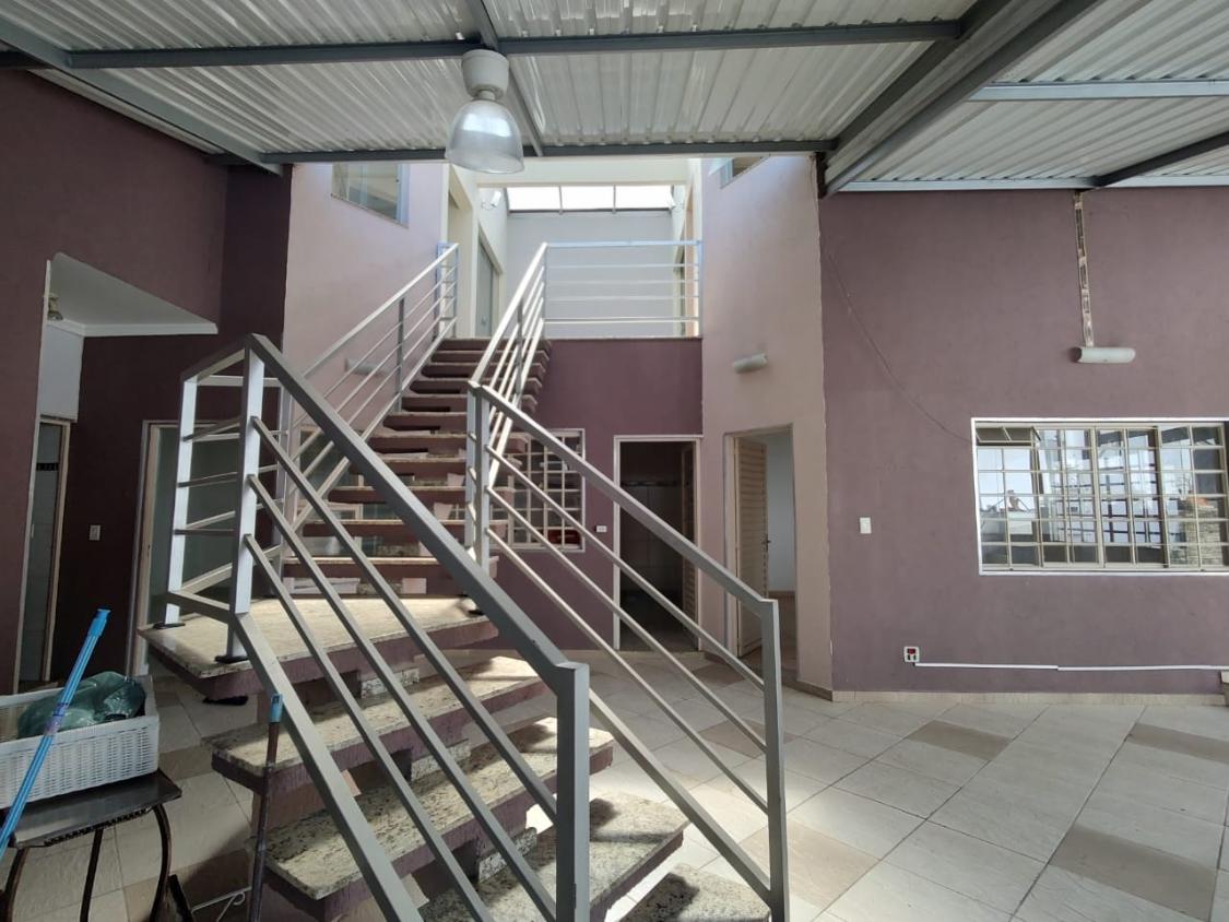 Casa à venda com 3 quartos, 250m² - Foto 4