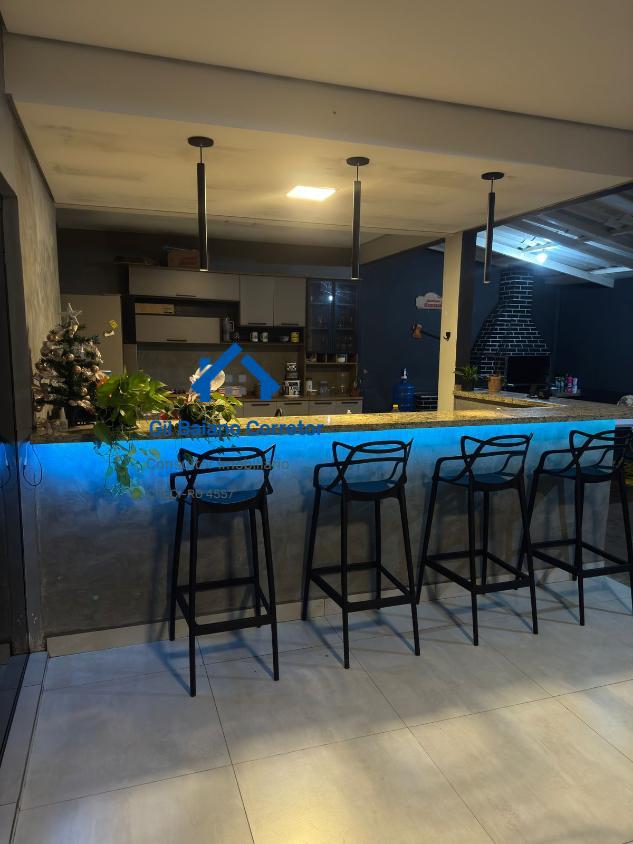 Casa à venda com 3 quartos, 1m² - Foto 1