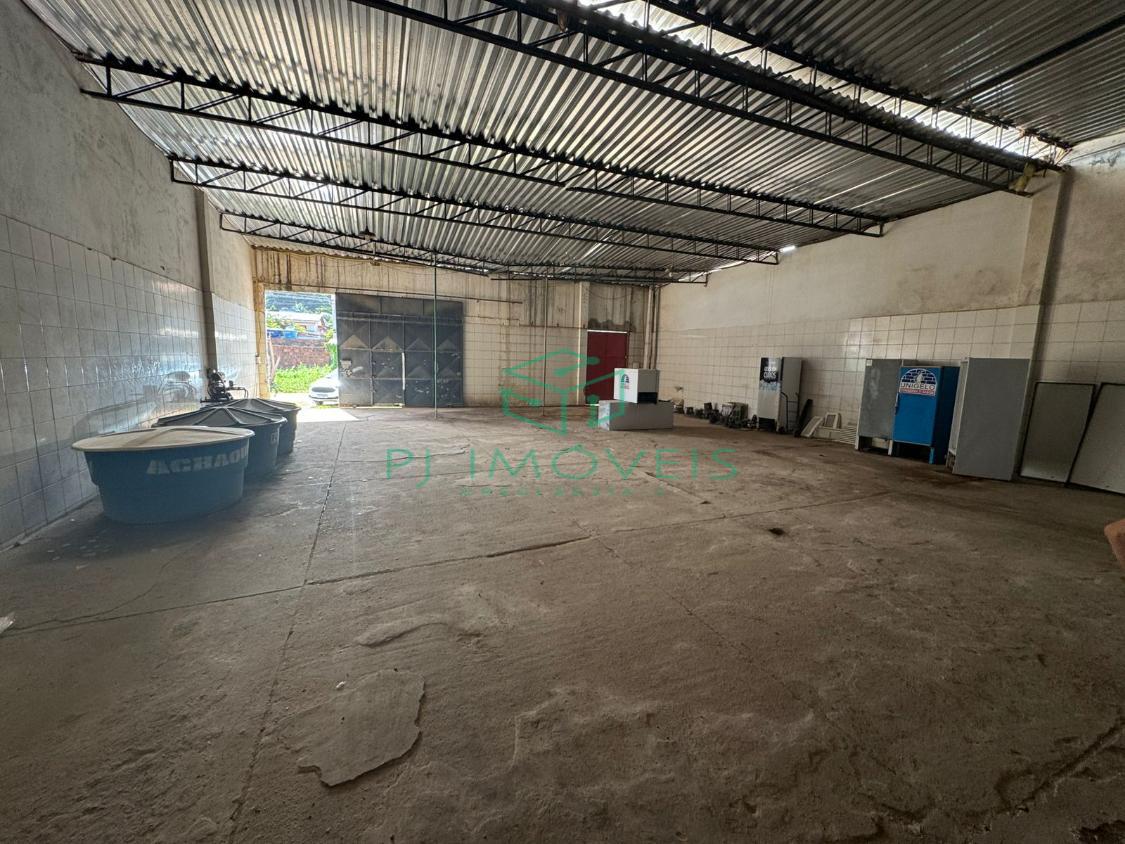Depósito-Galpão-Armazém à venda com 4 quartos, 400m² - Foto 2