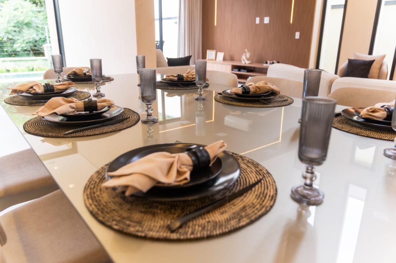 Casa de Condomínio à venda com 4 quartos, 450m² - Foto 3
