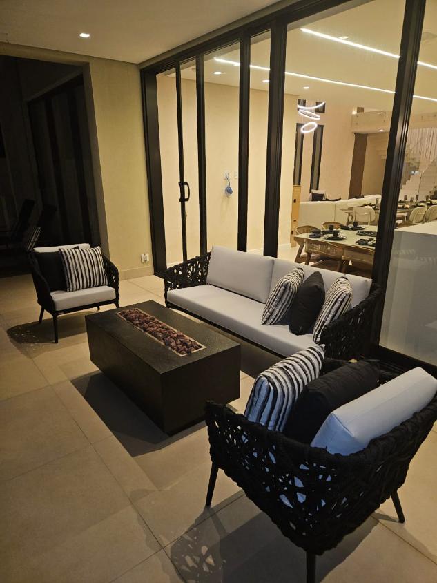 Casa de Condomínio à venda com 4 quartos, 450m² - Foto 16