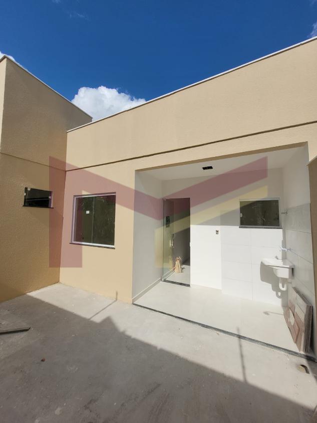 Casa à venda com 3 quartos, 70m² - Foto 2