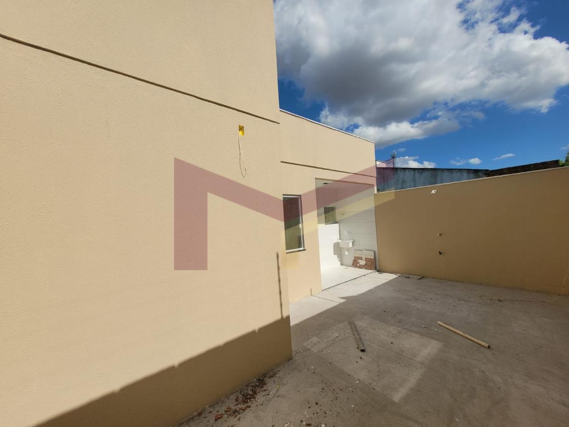 Casa à venda com 3 quartos, 70m² - Foto 4