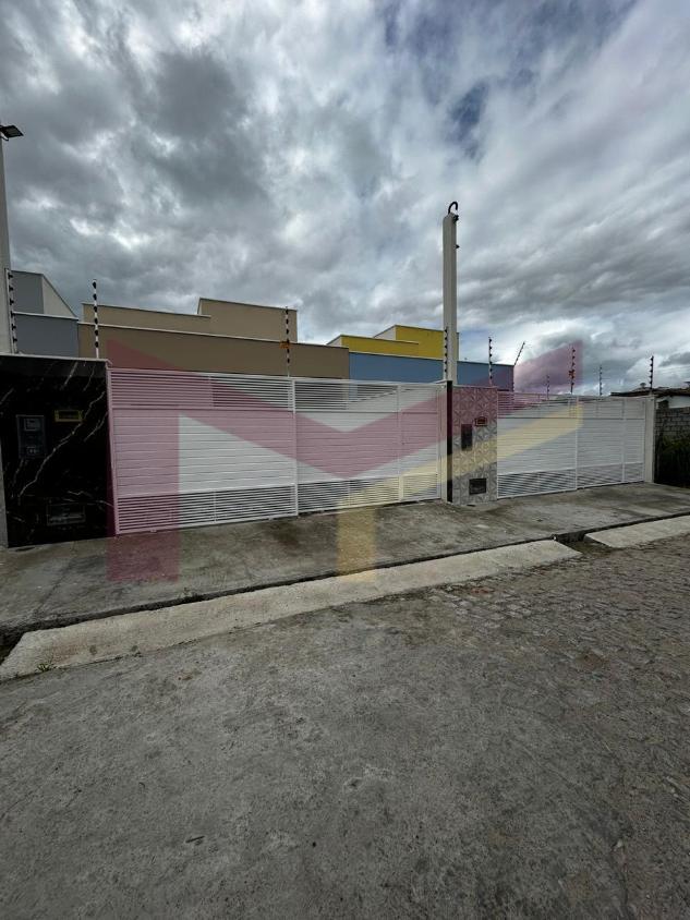 Casa à venda com 2 quartos, 69m² - Foto 2
