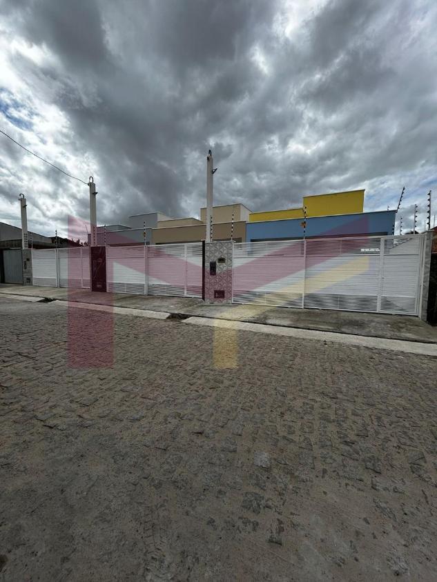 Casa à venda com 2 quartos, 69m² - Foto 1