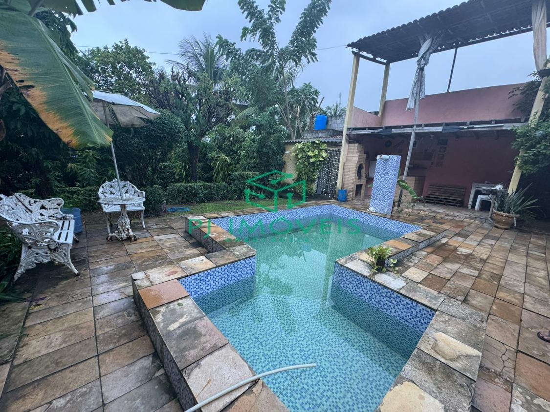 Casa à venda com 4 quartos, 200m² - Foto 1