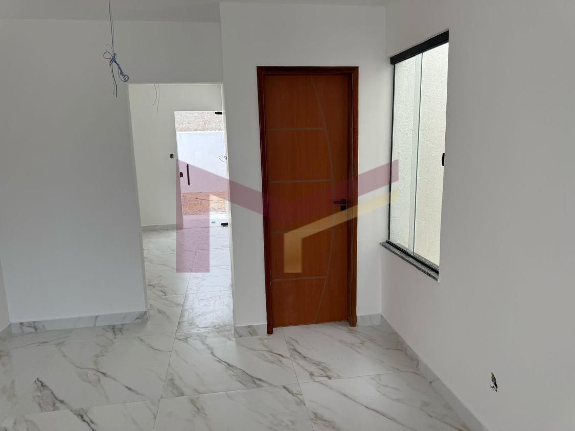 Casa à venda com 2 quartos, 66m² - Foto 3