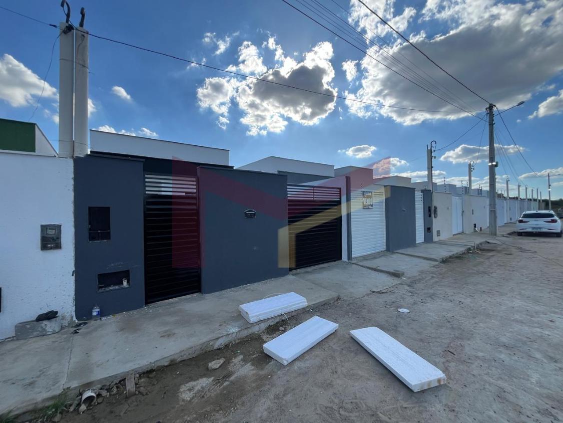 Casa à venda com 2 quartos, 55m² - Foto 2
