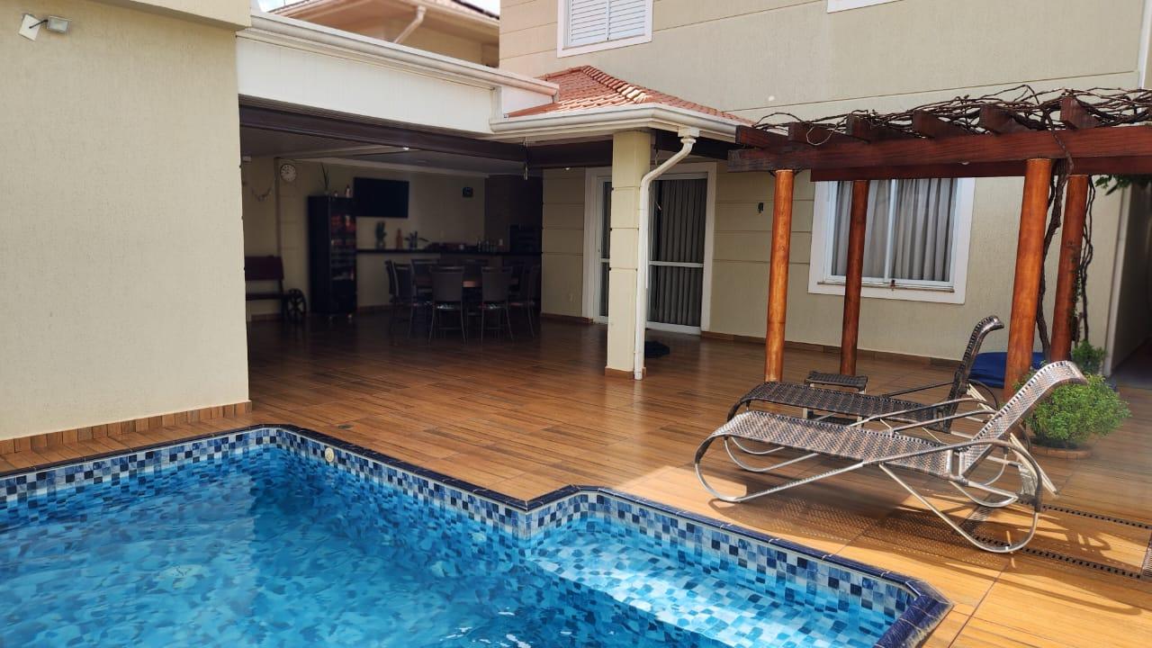 Casa de Condomínio à venda com 3 quartos, 200m² - Foto 1