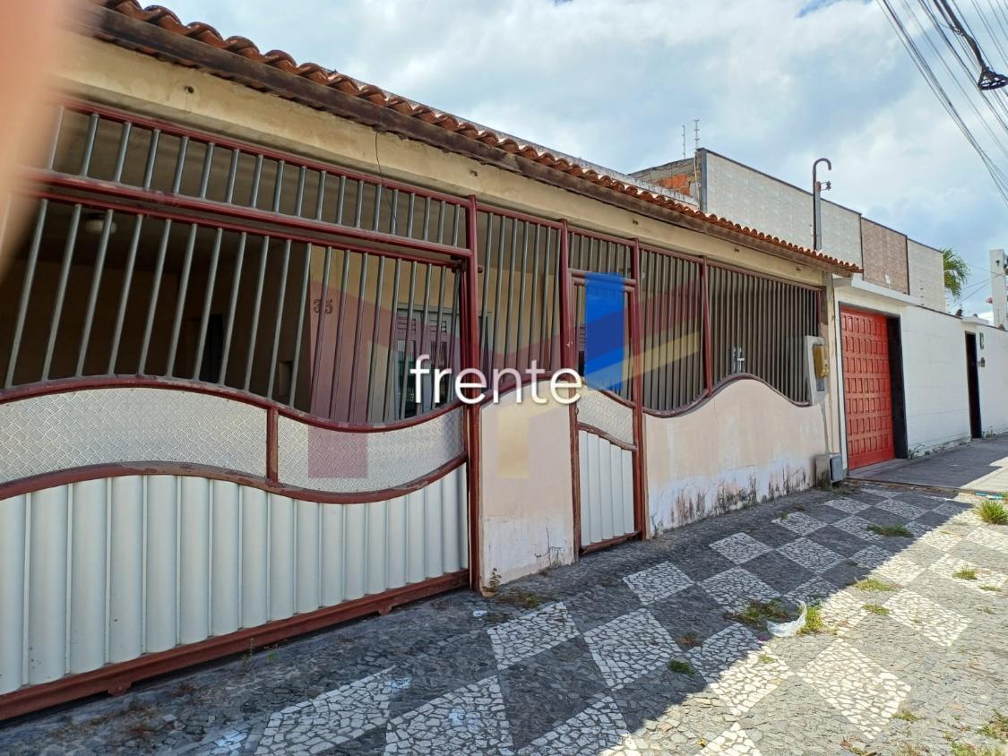 Casa à venda com 4 quartos, 130m² - Foto 1