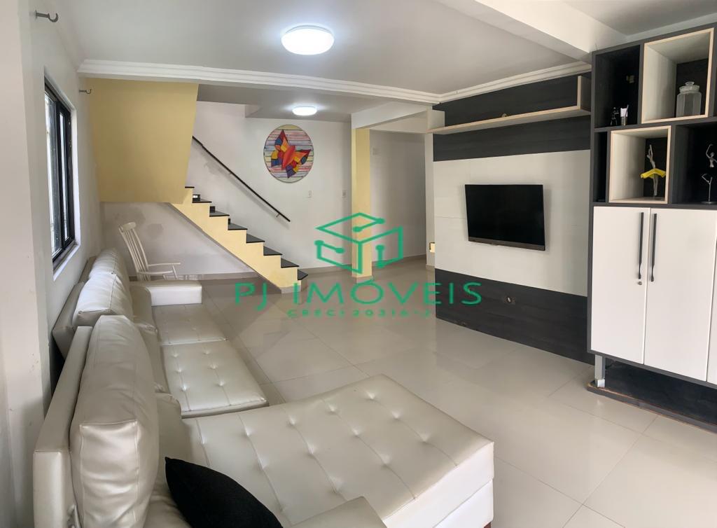Casa à venda com 5 quartos, 180m² - Foto 1