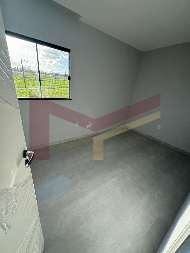 Casa à venda com 3 quartos, 105m² - Foto 2