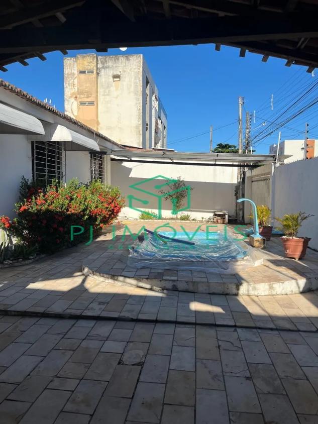 Casa à venda com 3 quartos, 200m² - Foto 1