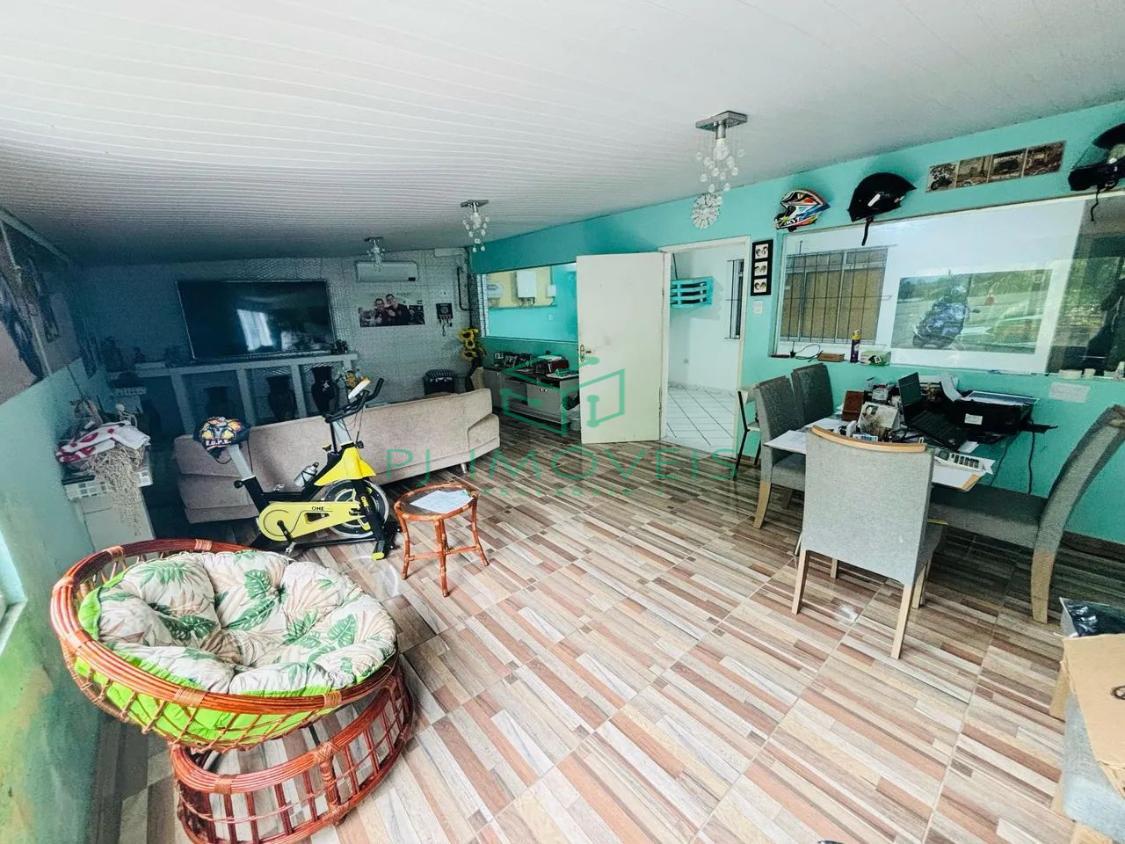 Casa à venda com 5 quartos, 250m² - Foto 1