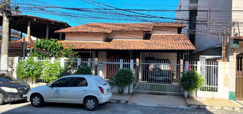Casa à venda com 3 quartos, 240m² - Foto 1