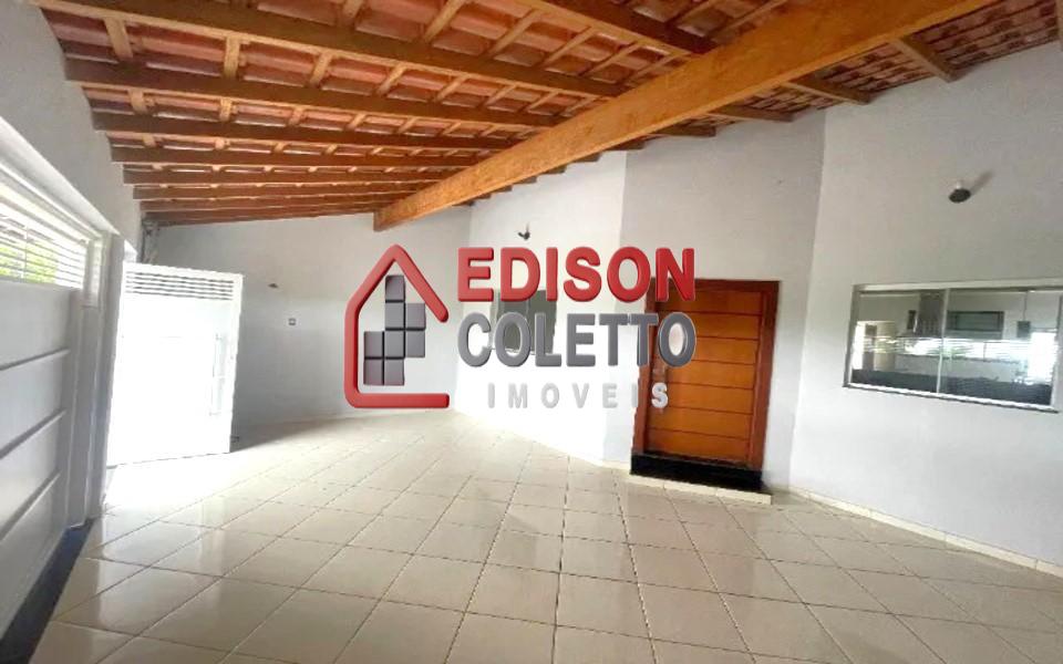 Casa à venda com 3 quartos, 145m² - Foto 1