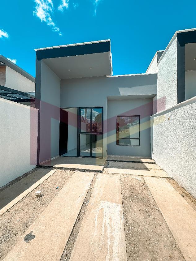 Casa à venda com 3 quartos, 80m² - Foto 1