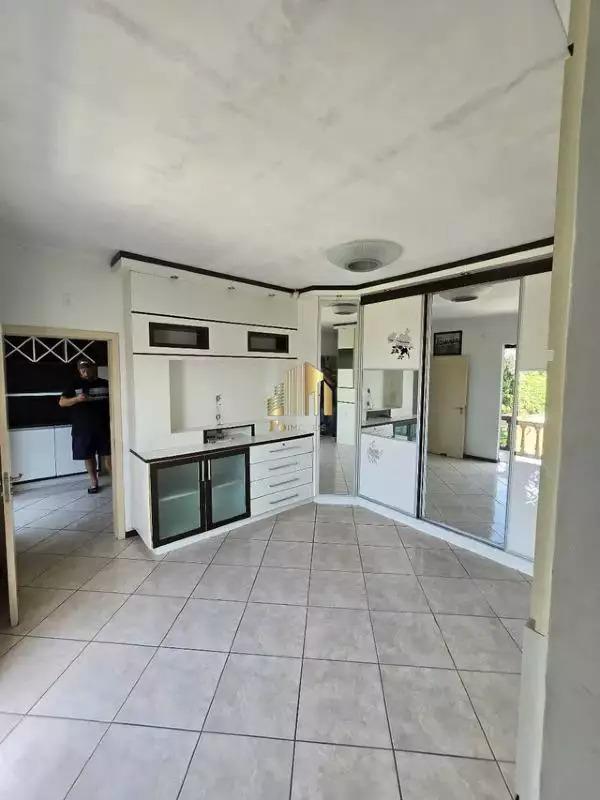 Prédio Inteiro para alugar com 4 quartos, 300m² - Foto 13