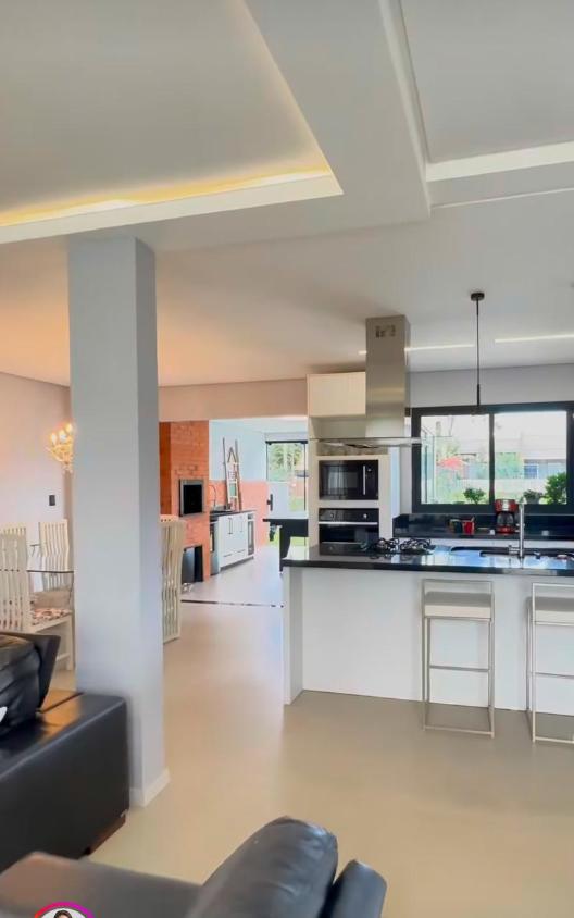 Casa de Condomínio à venda com 3 quartos, 272m² - Foto 3