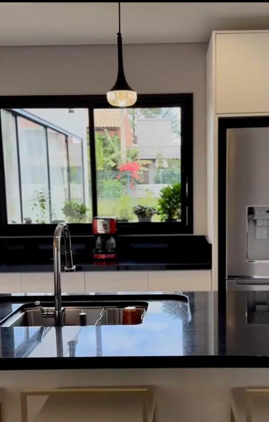 Casa de Condomínio à venda com 3 quartos, 272m² - Foto 2