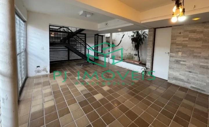 Casa à venda e aluguel com 3 quartos, 180m² - Foto 1