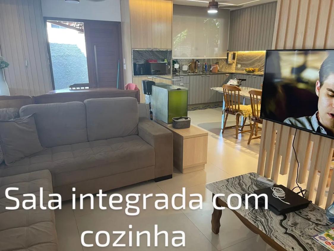 Vendo ou troco casa com 4 quartos, sendo uma suíte, escritório, varanda, cozinha integrada com sala de estar, piscina, churrasqueira e fogão a lenha.