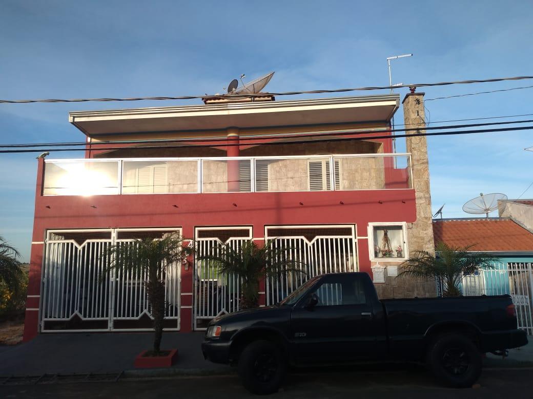 Sobrado à venda com 4 quartos, 500m² - Foto 1
