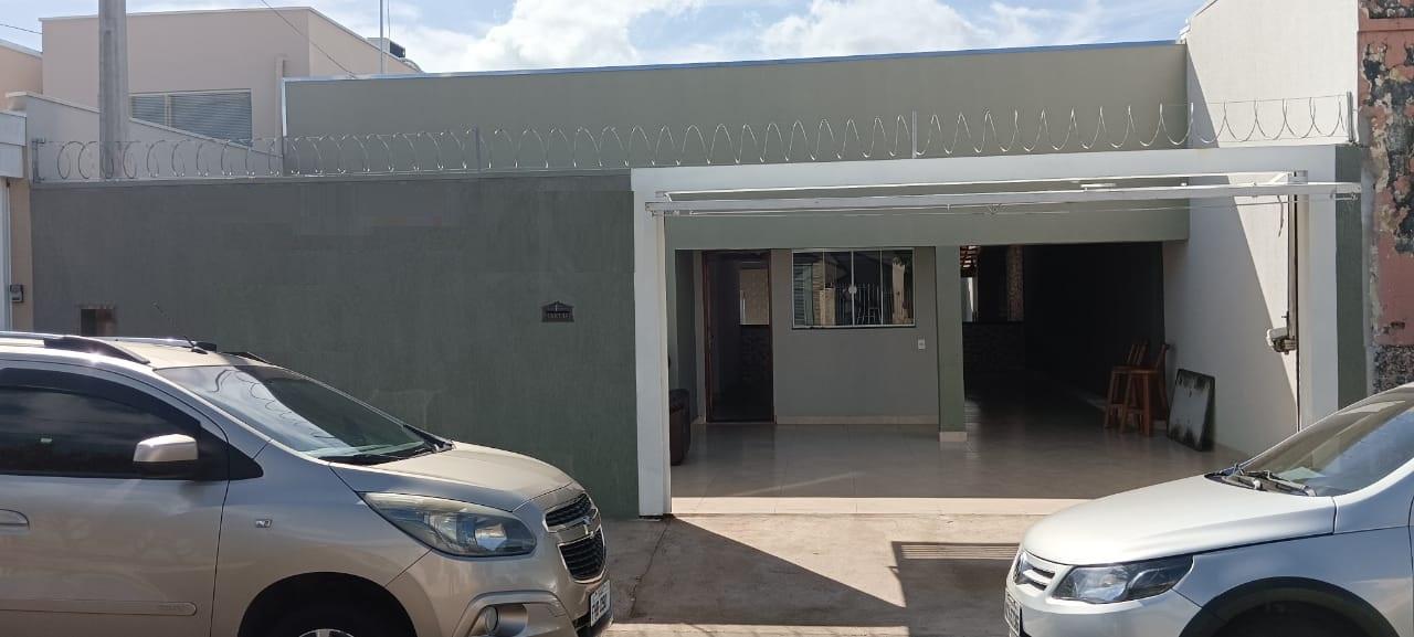 Casa à venda com 2 quartos, 120m² - Foto 1