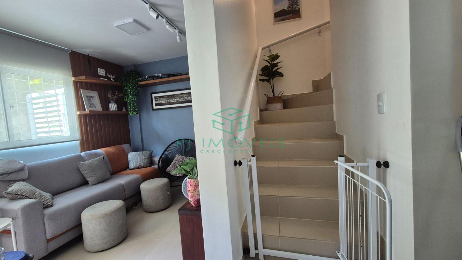 Casa à venda com 3 quartos, 75m² - Foto 2