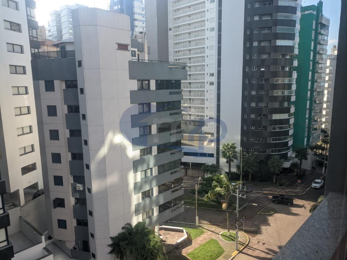 Apartamento à venda com 3 quartos, 137m² - Foto 18