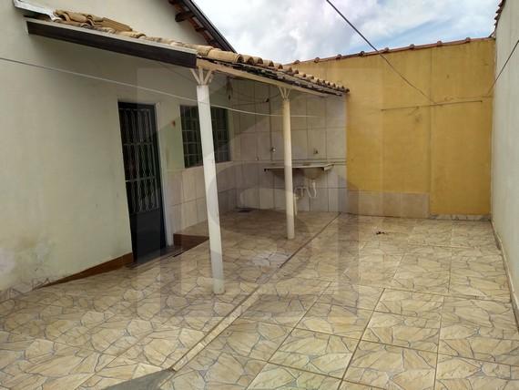 Casa à venda com 2 quartos, 200m² - Foto 3