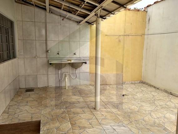 Casa à venda com 2 quartos, 200m² - Foto 4