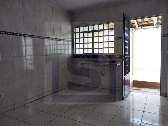 Casa à venda com 2 quartos, 200m² - Foto 6