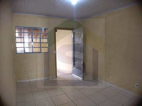 Casa à venda com 2 quartos, 200m² - Foto 2
