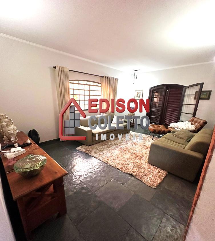 Casa à venda com 3 quartos, 336m² - Foto 7