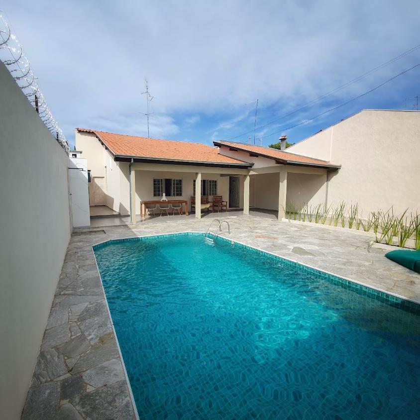 Casa à venda com 3 quartos, 180m² - Foto 1