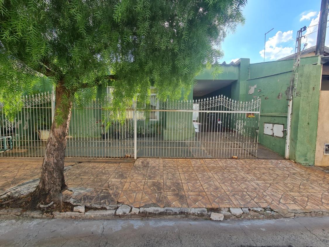 Casa à venda com 3 quartos, 159m² - Foto 1