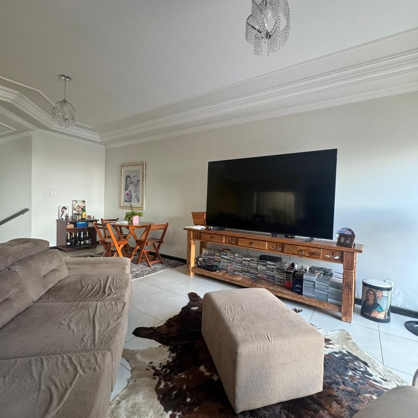Casa à venda com 3 quartos, 322m² - Foto 2