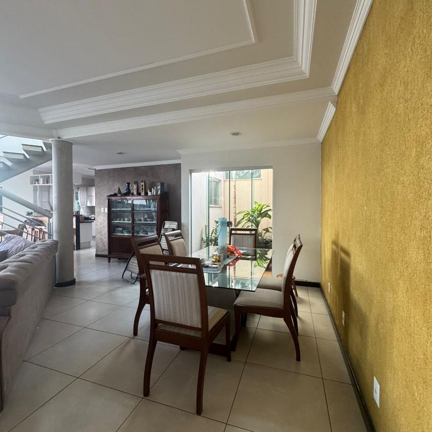 Casa à venda com 3 quartos, 322m² - Foto 6