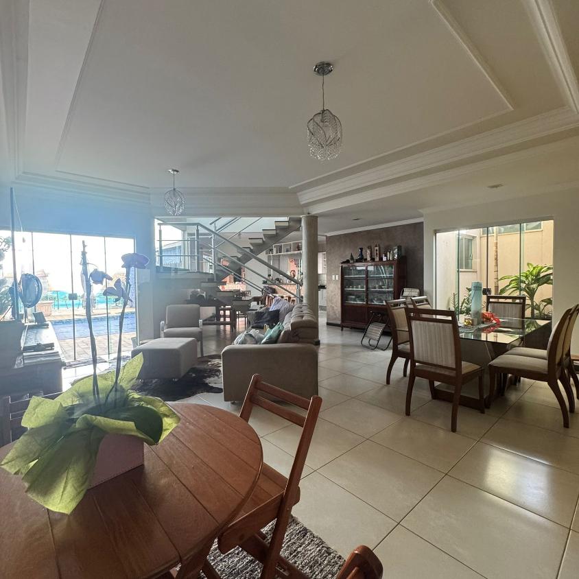 Casa à venda com 3 quartos, 322m² - Foto 5