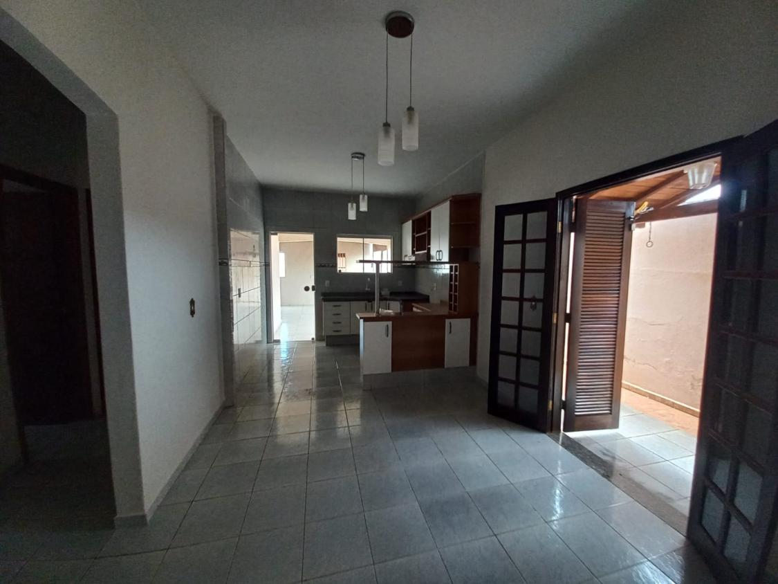 Casa, 4 quartos, 240 m² - Foto 3