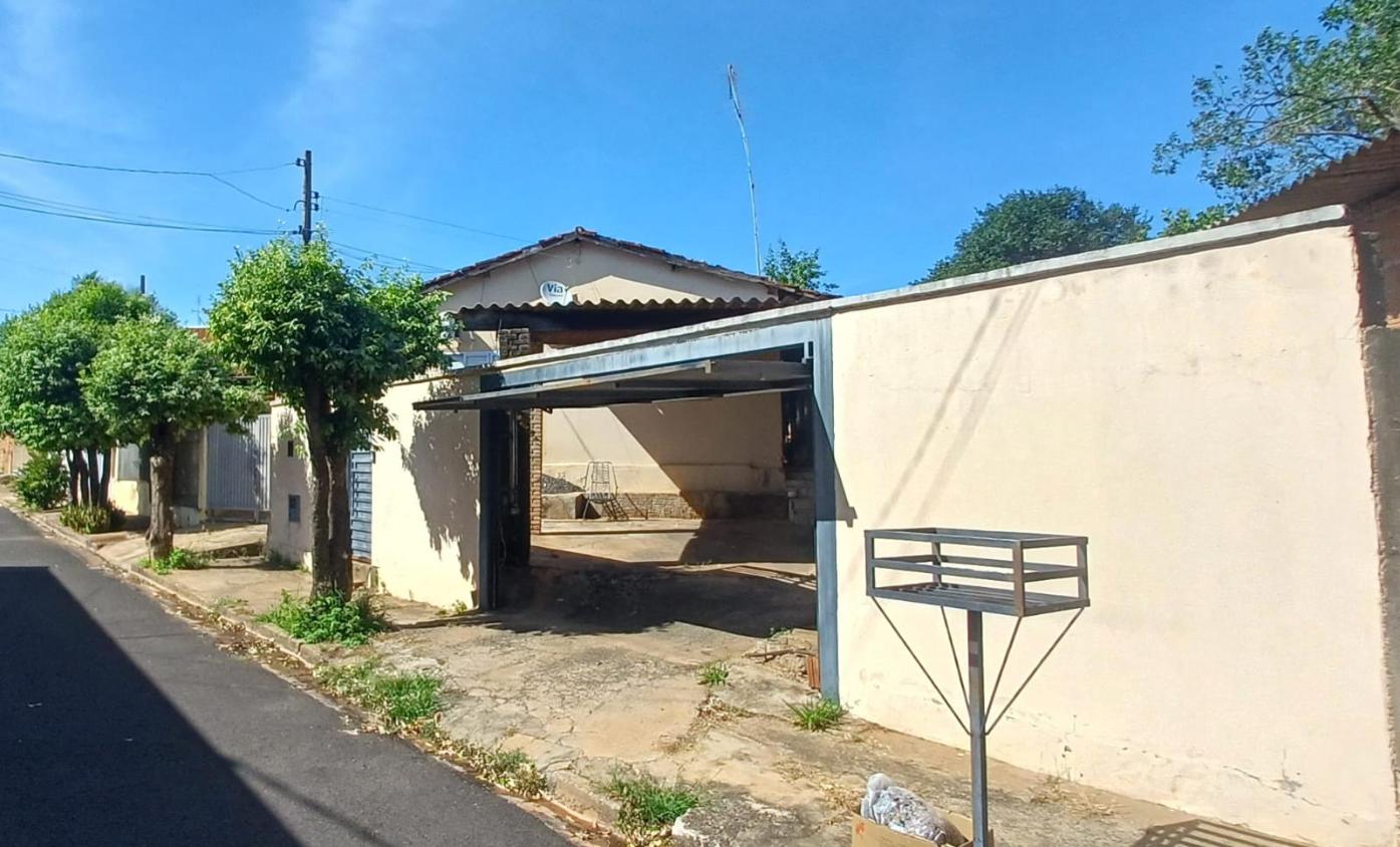 Casa à venda com 4 quartos, 200m² - Foto 1