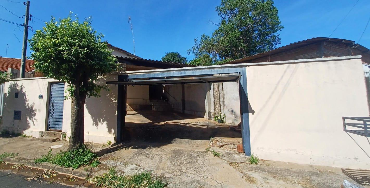 Casa à venda com 4 quartos, 200m² - Foto 2